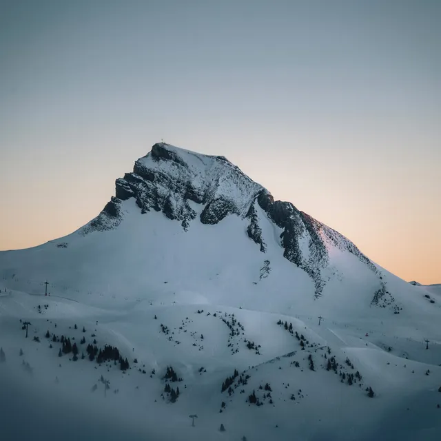 Skigebiet-Damuels-Mellau_-Blick-auf-Mittagspitze-_c_-Lukas-Holland---Damuels-Faschina-Tourismus.jpg