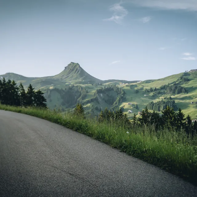 Blick-auf-die-Mittagspitze-in-Damuels-_c_-Lukas-Holland---Damuels-Faschina-Tourismus-_2_.jpg